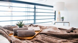 Elite Loft - Indigo Ortigas @ Eton Emerald (Pasig)