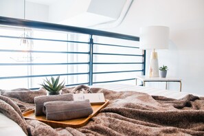 Elite Loft | 1 bedroom, individually decorated, individually furnished, desk
