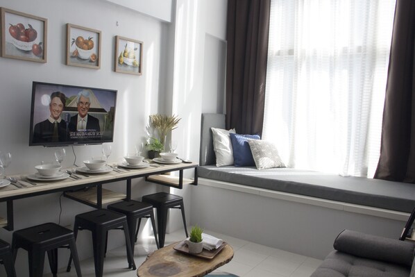 Classic Loft | Living room | Smart TV, Netflix, streaming services