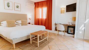 Superior Double Room, Terrace | 1 bedroom, minibar, in-room safe, individually decorated