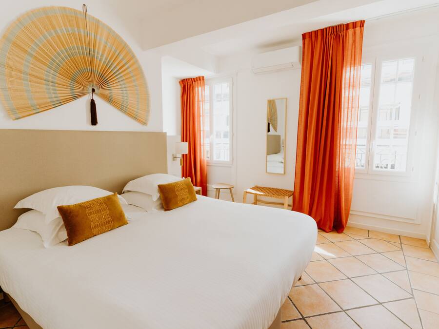 Triple Room | Minibar, in-room safe, individually decorated, desk