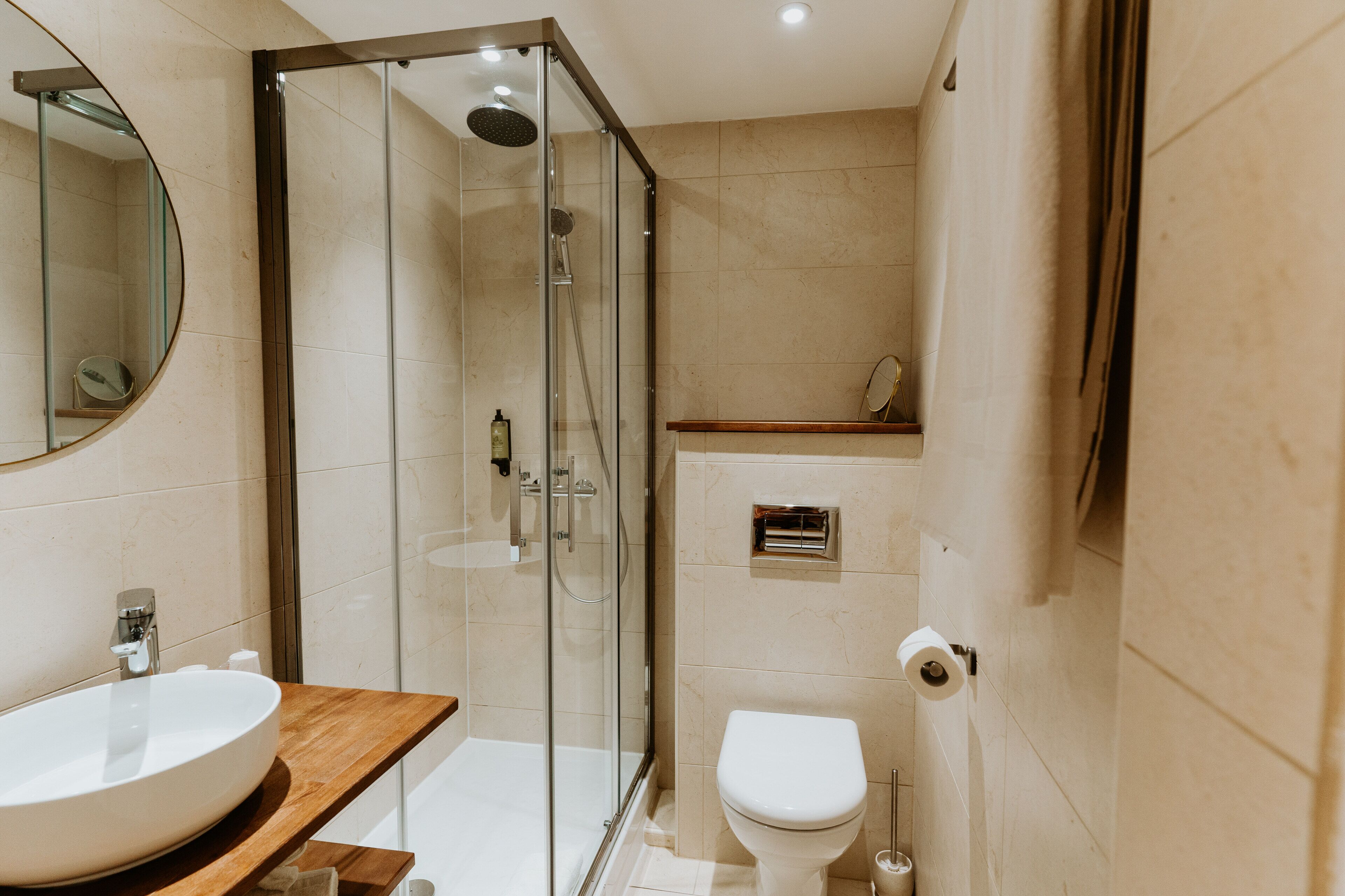 single room | bathroom | shower, rainfall showerhead, free toiletries, hair dryer