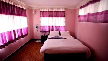 Quarto duplo | Escrivaninha, Wi-Fi de cortesia