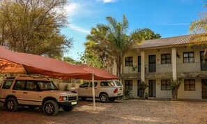Free self-parking - Mini Apartment at Peo (Maun)