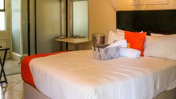 Comfort Apartment | 1 bedroom, in-room safe, blackout curtains, iron/ironing board