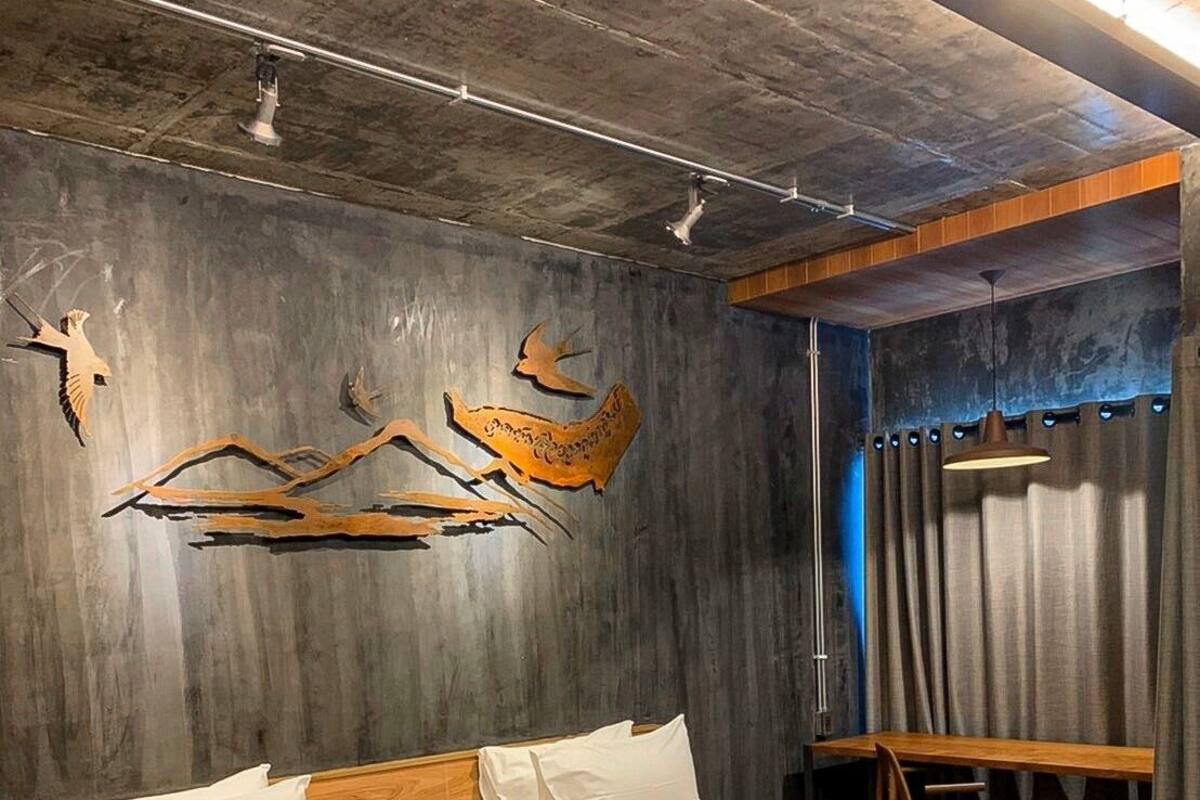 Urban Twin Bed | Meja kerja, tirai kedap cahaya, kedap suara, dan Wi-Fi gratis