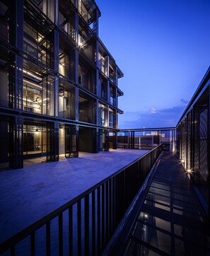 Fassade der Unterkunft – Abend/Nacht
