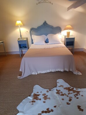 ห้องดับเบิล, วิวสระว่ายน้ำ | ผ้าปูที่นอนฝ้ายอียิปต์, เครื่องนอนระดับพรีเมียม