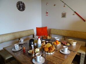 Tägliches inbegriffenes großes Frühstück