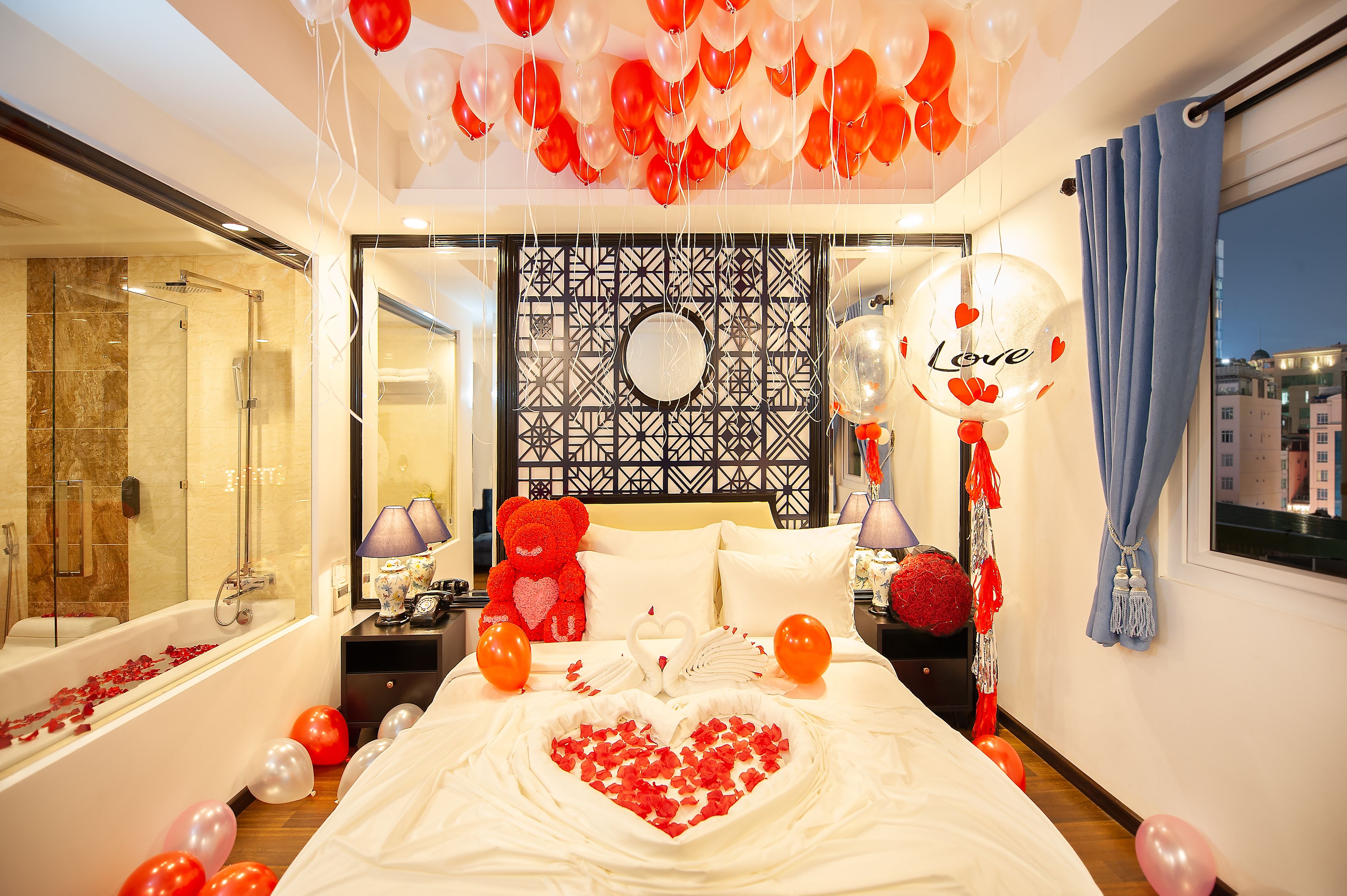 executive double room | 1 bedroom, minibar, in-room safe, desk