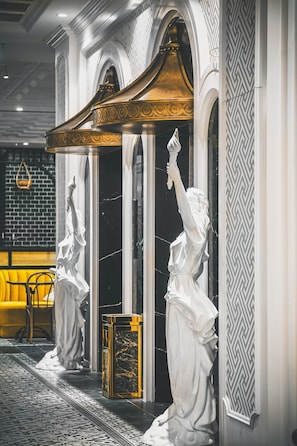 Interior entrance - Adora Art Hotel (Ho Chi Minh City)