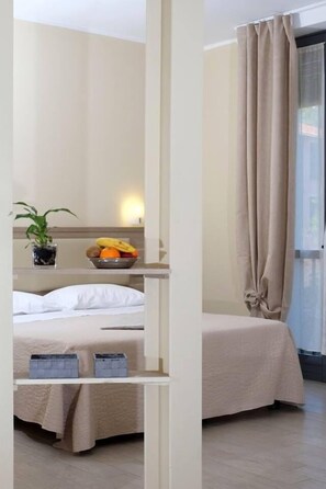 Chambre Standard double | Bureau, accès au Wi-Fi (inclus), literie fournie