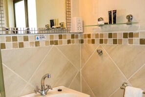 Douche, douche cascade, articles de toilette (gratuits)