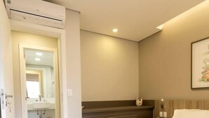 Apartemen (1 Bedroom) | 1 kamar tidur, setrika/meja setrika, Wi-Fi, dan seprai linen