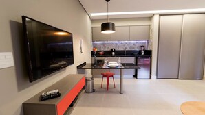 Apartemen (1 Bedroom) | Dapur pribadi | Mesin espresso, mesin pembuat kopi/teh, lemari es, dan kompor