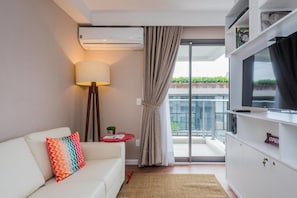 อพาร์ทเมนท์ (0 Bedroom) | ห้องนั่งเล่น | ทีวี