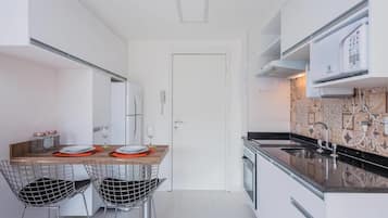 Apartamento (0 Bedroom) | Cozinha privada | Geladeira, fogão, cooktop, máquina de café expresso