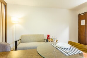 Departamento (0 Bedroom) | Sala de estar | Televisión 