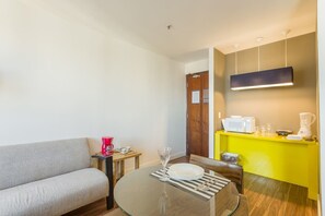 Apartment (0 Bedroom) | Wohnzimmer | Fernseher
