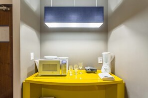Apartamento (0 Bedroom) | Cozinha privada | Geladeira, máquina de café expresso, cafeteira/chaleira