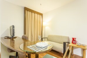 Apartamento (0 Bedroom) | Sala de estar | TV