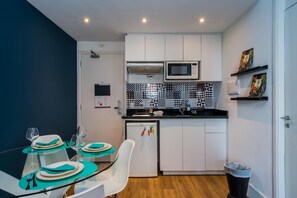 Apartamento (1 Bedroom) | Cozinha privada | Geladeira, fogão, cooktop, máquina de café expresso