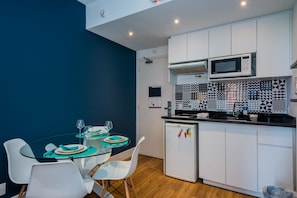 Apartment (1 Bedroom) | Private kitchen | Fridge, oven, stovetop, espresso maker - Ad404 Stylish Apartment in the Best Part of Itaim (São Paulo)