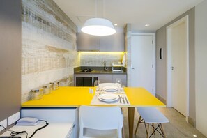 Apartment (1 Bedroom) | Private kitchen | Fridge, microwave, stovetop, espresso maker - Lp2810 Contemporary Flat in the Heart of Jardins (São Paulo)