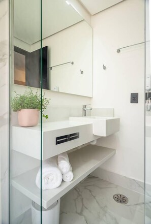 Apartment (0 Bedroom) | Bathroom | Shampoo - Rd120 Renovated Flat 100m From Av. Paulista (São Paulo)