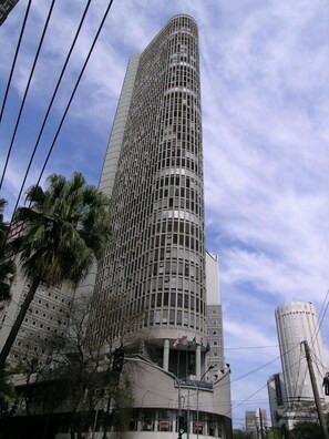 Exterior - Es402 At the Historic Modernist Esther Builing (São Paulo)