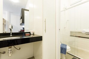 Apartment (0 Bedroom) | Bathroom