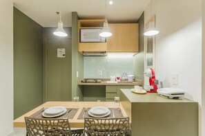 Apartment (0 Bedroom) | Eigene Küche | Kühlschrank, Herdplatte, Espressomaschine