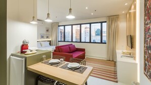 Apartemen (0 Bedroom) | Ruang keluarga | TV