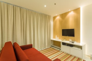 Apartment (0 Bedroom) | Living room