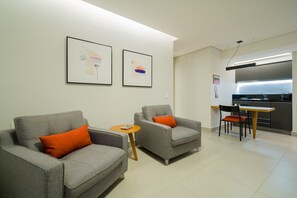 Living room - Lr810 Renovado, no Buzz dos Jardins, com Squash! (São Paulo)