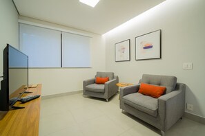 Living room - Lr810 Renovado, no Buzz dos Jardins, com Squash! (São Paulo)