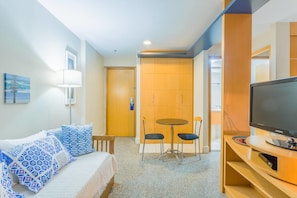 ์ํํธ (0 Bedroom) | ๊ฑฐ์ค | TV, ์ ๋ฃ ์ํ