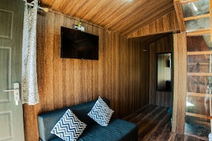 Casa exclusiva en un árbol | Ropa de cama de alta calidad, colchones viscoelásticos, wifi gratis