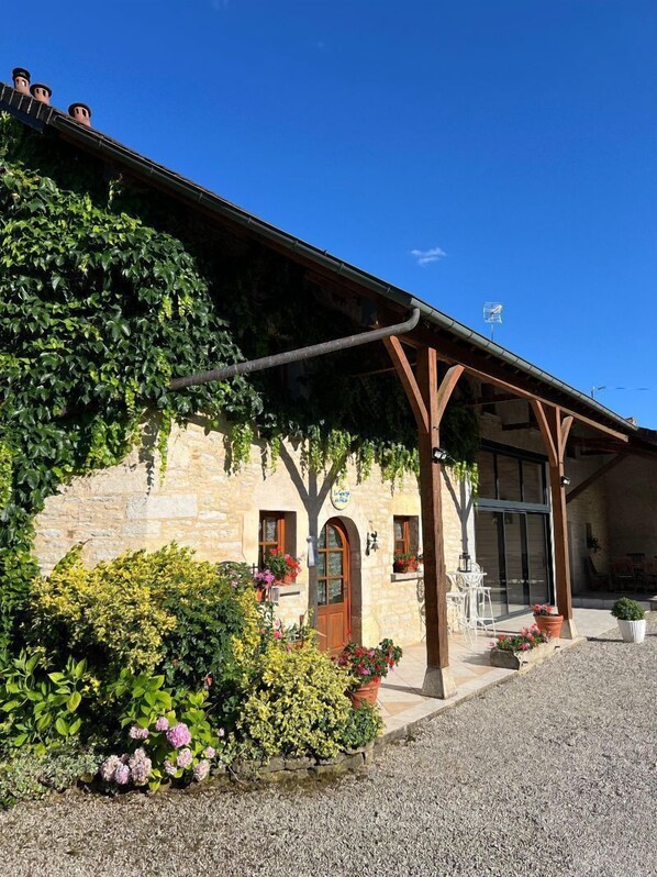 Exterior - La Grange de Felix (Fontainebrux)