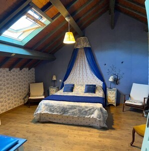 Classic Double Room (Grenier d'Helene) | Individually decorated, individually furnished, iron/ironing board