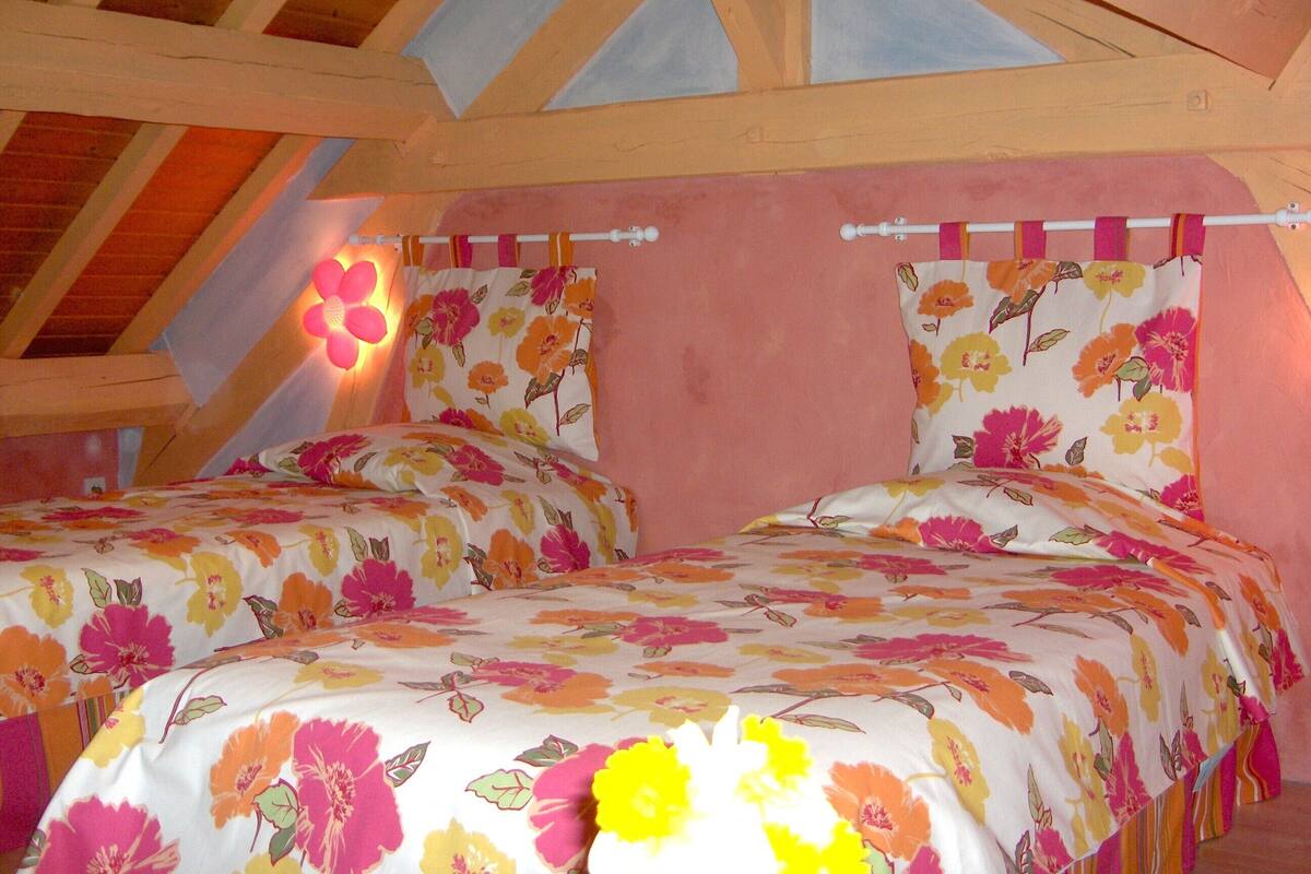 Habitación cuádruple familiar (Refuge de l'Efffraie) | Tabla de planchar con plancha, wifi gratis, decoración individual