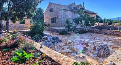 Villa privada con piscina en una parcela de 500 metros cuadrados 8º con absoluta privacidad!