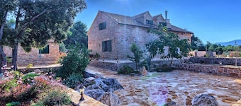 Private Villa with Pool on 8.500qm plot with absolute privacy! Five bedrooms