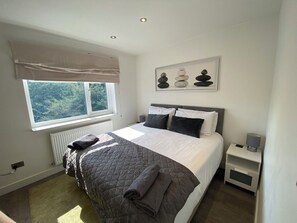 2 chambres, fer et planche à repasser, Wi-Fi, draps fournis