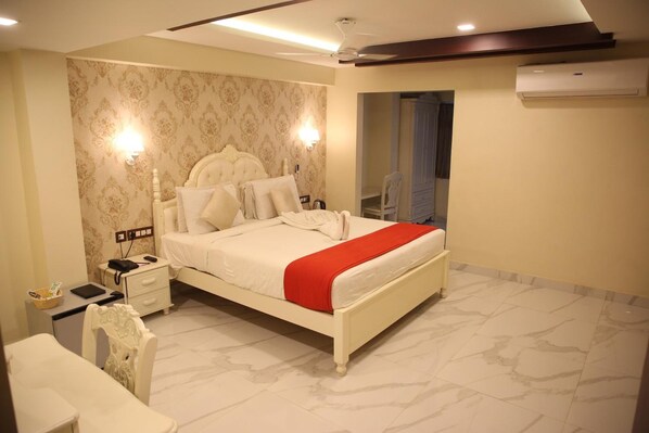 Minibar, coffres-forts dans les chambres, bureau