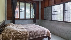 A bedroom with a bed, large windows with curtains, and wooden paneling on the walls. - Jule Red Villa, Wifi, AC, Balcony, Terrace (Ko Pha-ngan)