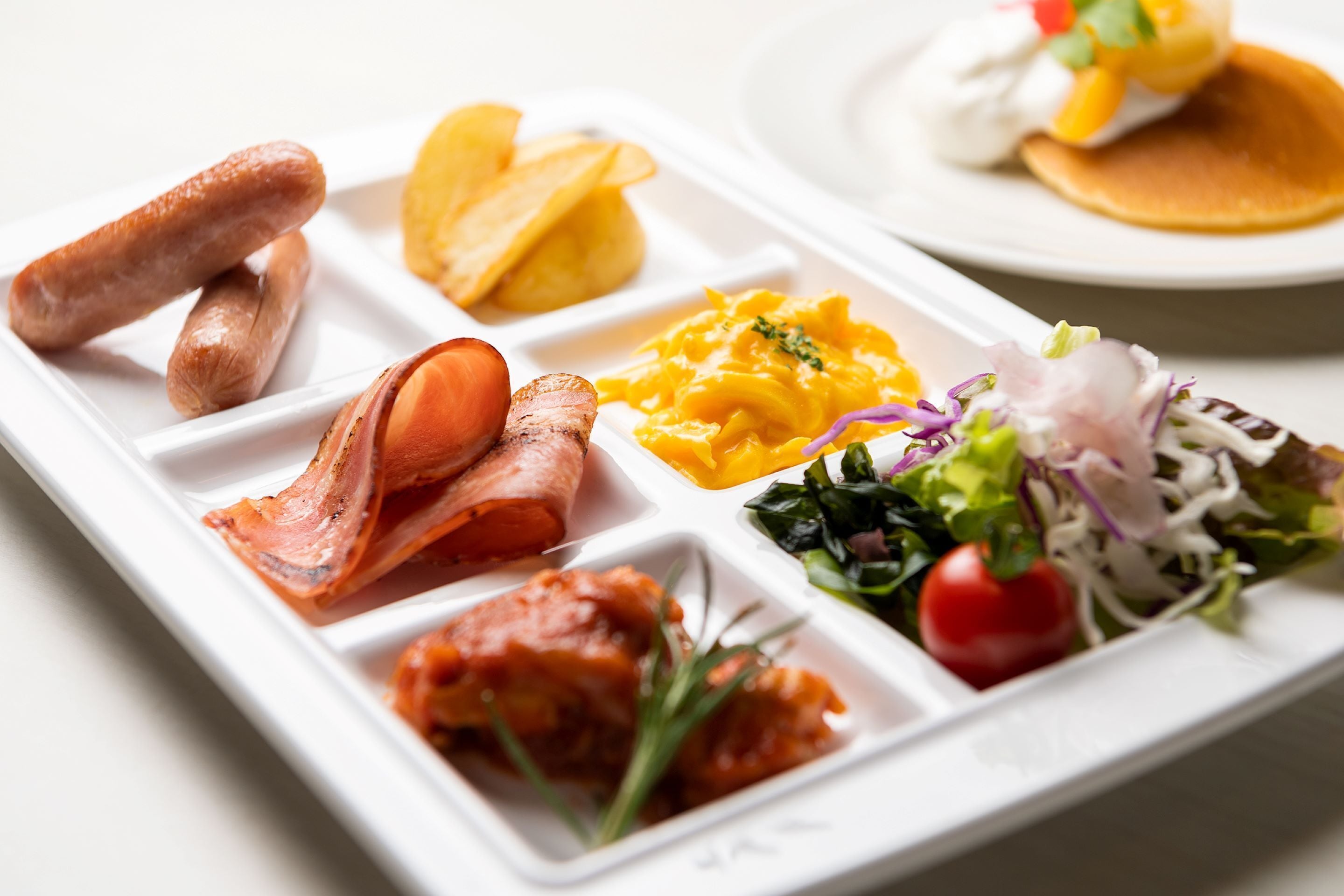 daily buffet breakfast (jpy 1600 per person)