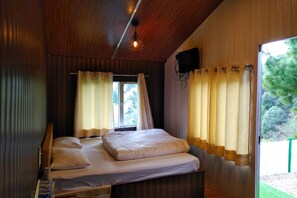 Deluxe Double or Twin Room, 1 King Bed | Free WiFi, bed sheets