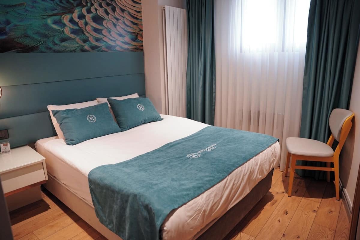 Economy Double Room | Hypo-allergenic bedding, free minibar items, in-room safe