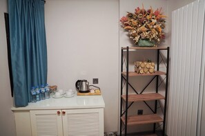 Comfort Quadruple Room | Hypo-allergenic bedding, free minibar items, in-room safe - Royal Galata Hotel (Istanbul)